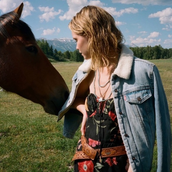 levis trucker sherpa denim jacket - Picture 2 of 11